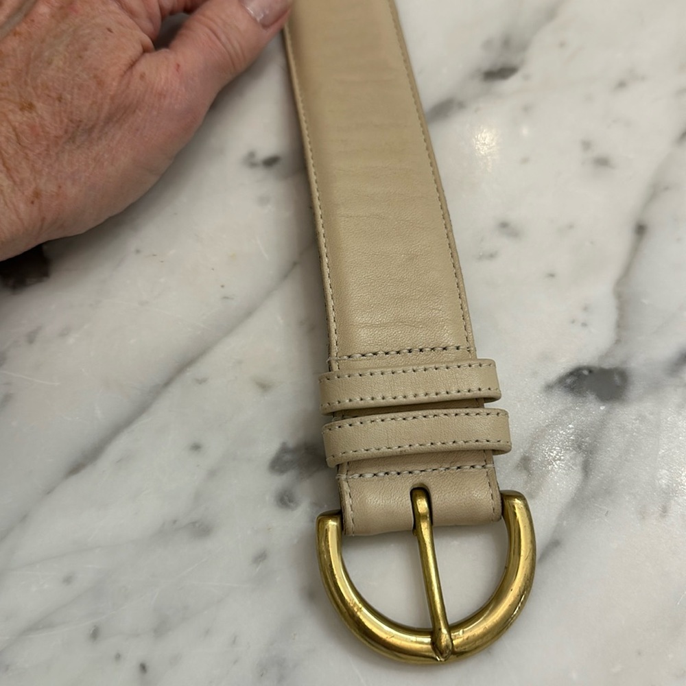 Coach  bone size small genuine Coach belt great condition 1.5” wide 32” long